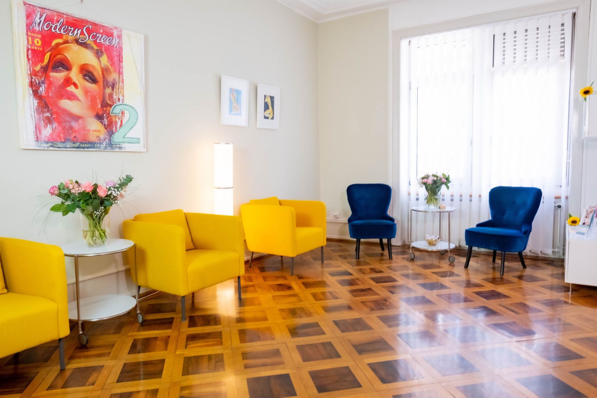Waiting room of the practice at Spalenvorstadt 3 in Basel